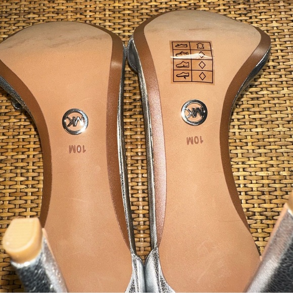 Michael Kors Women’s Paris Metallic Ankle Strap Bow Heel Classic Prom Size 10 - Picture 10 of 12